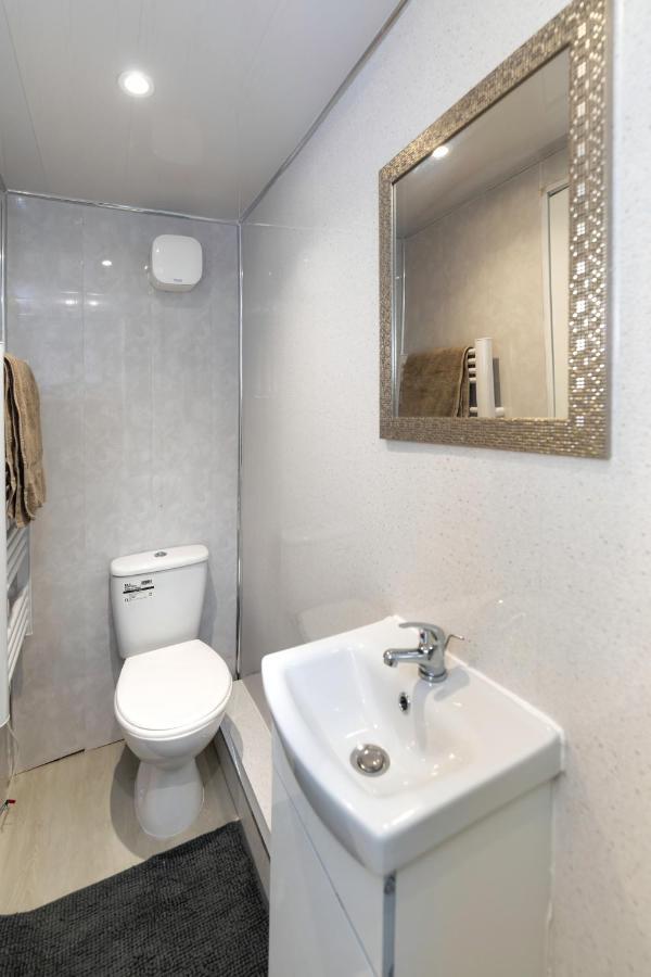 Stockton Town Centre Studio Apartments Free Parking And Wi-Fi Buitenkant foto