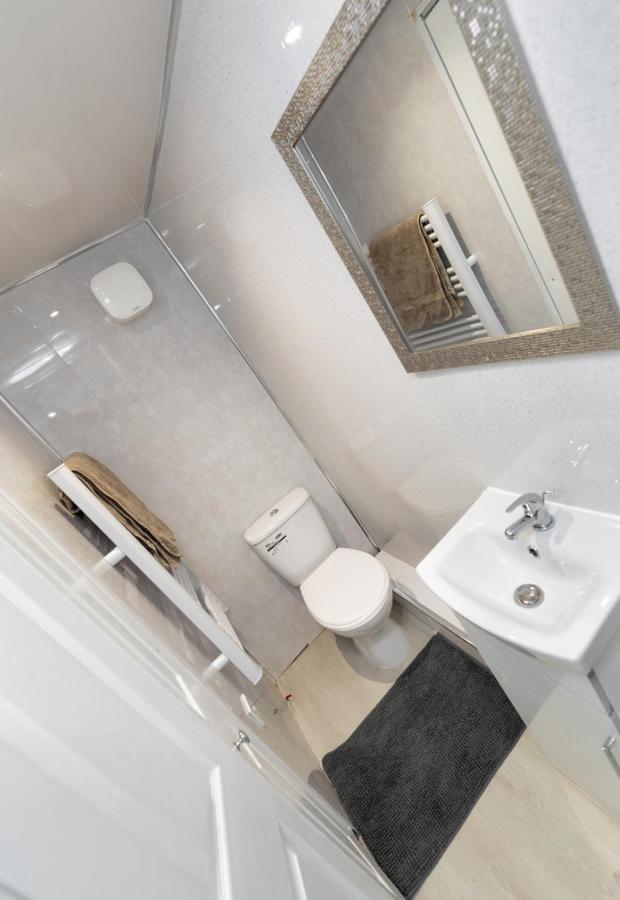 Stockton Town Centre Studio Apartments Free Parking And Wi-Fi Buitenkant foto