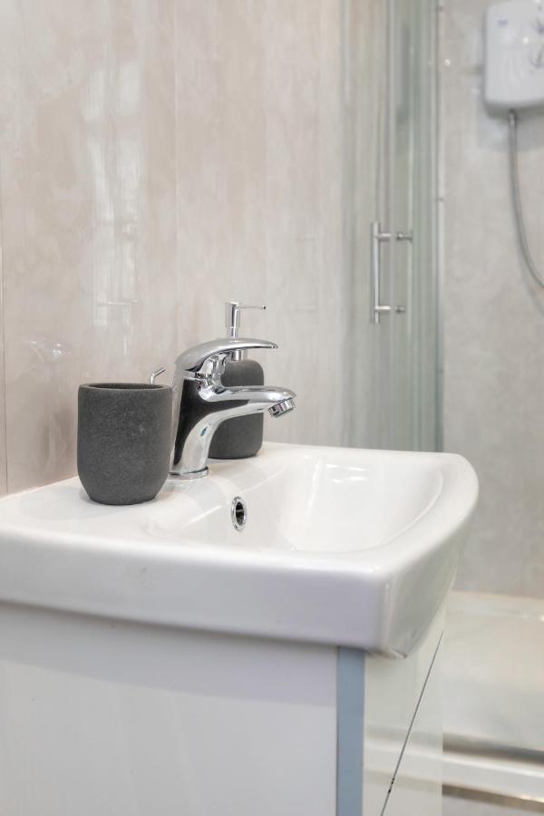 Stockton Town Centre Studio Apartments Free Parking And Wi-Fi Buitenkant foto